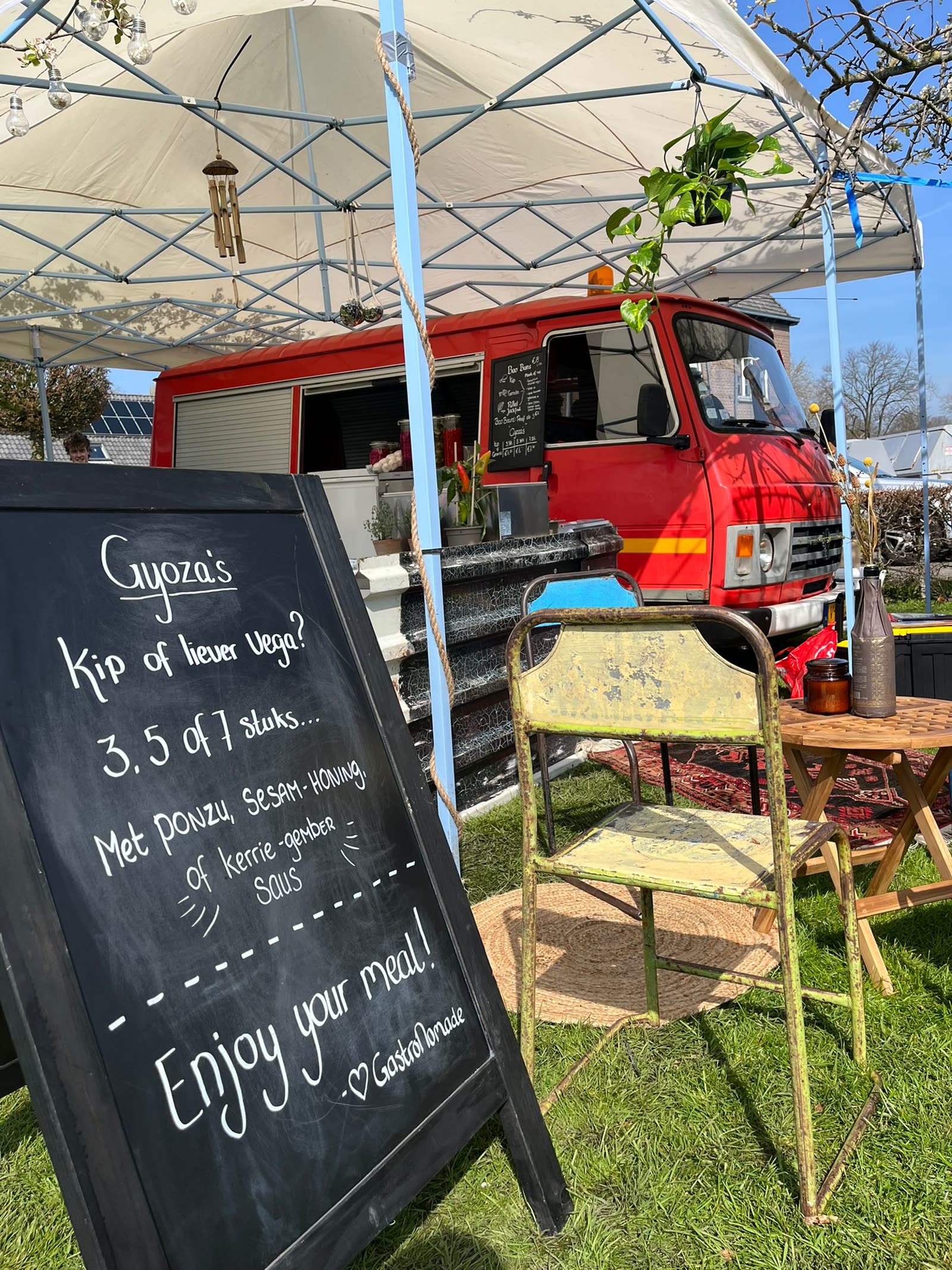 Sfeerbeeld van de Gastronomade foodtruck op locatie